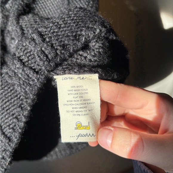 Black Knit Sleeveless Top - Picture 7 of 8